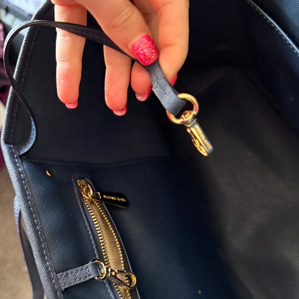 Michael Kors Jet Set Travel Tote Navy - Picture 11 of 16